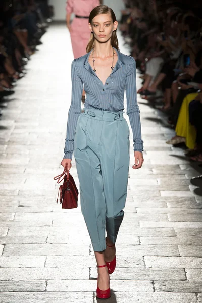 Look 75
